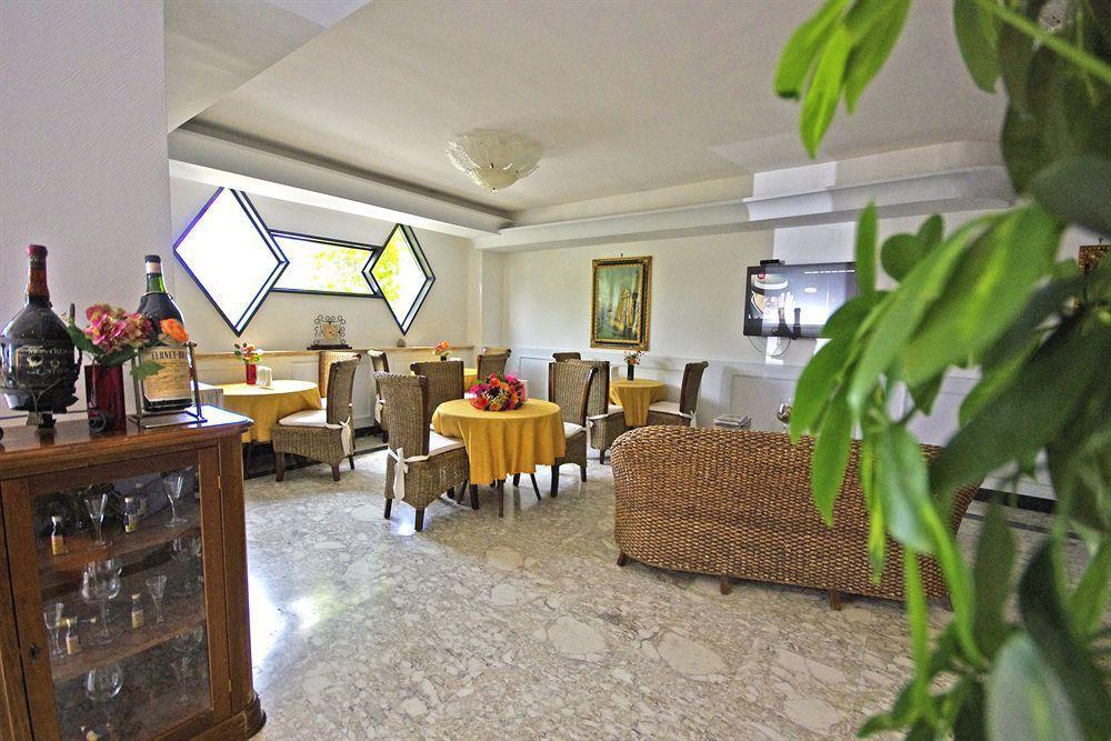 Hotel Clinton カゾーリア エクステリア 写真