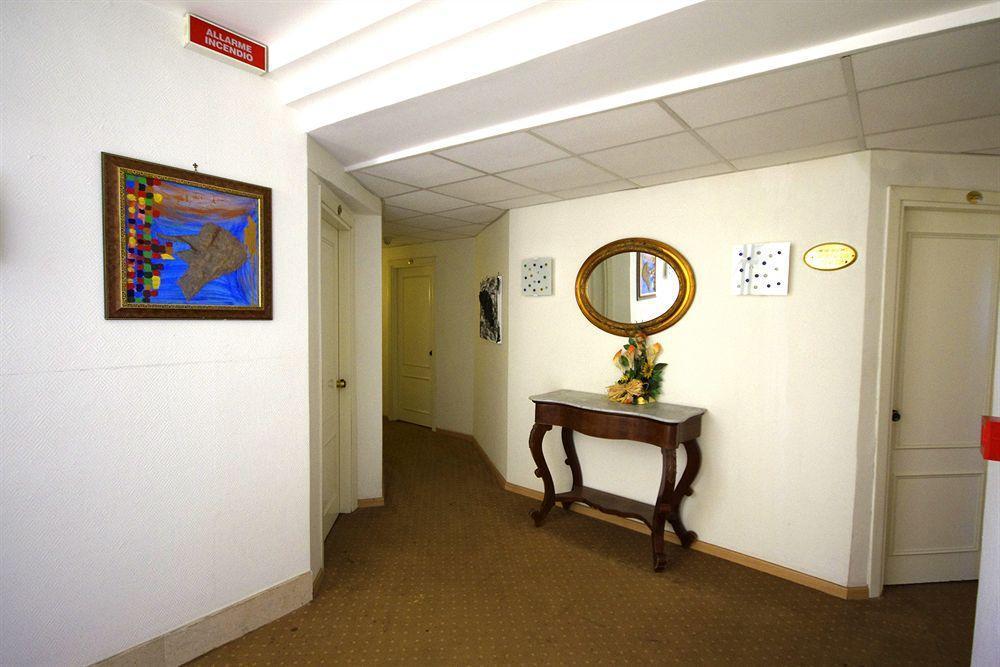 Hotel Clinton カゾーリア エクステリア 写真